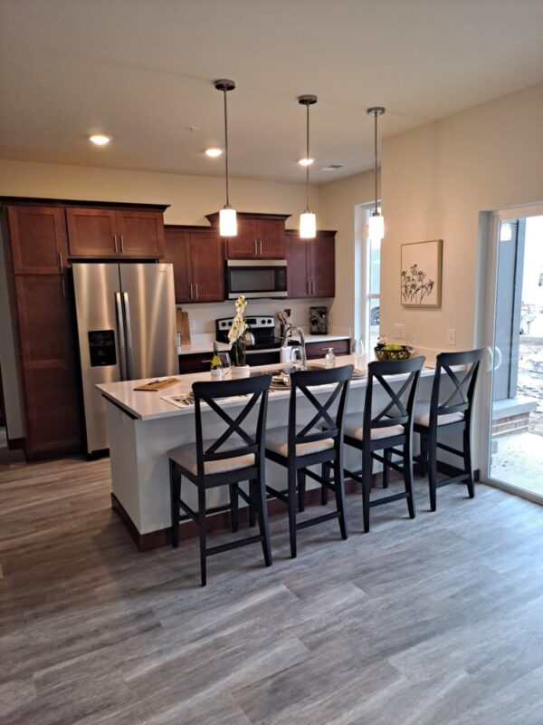 Luxury CondoStyle Rentals Oak Creek, WI The Oaks at 8100